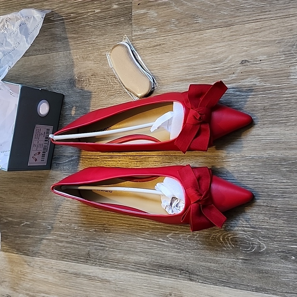NEW C. PARAVANO BOW FLATS